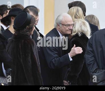 STOCCOLMA 2015-02-04 la regina Silvia e il re Carl Gustaf durante il funerale dell'industriale svedese Peter Wallenberg nella Chiesa di Katarina a Stoccolma, Svezia, 4 febbraio 2015. Foto: Anders Wiklund / TT Kod 10040 Foto Stock