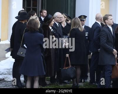 STOCCOLMA 2015-02-04 la regina Silvia e il re Carl Gustaf durante il funerale dell'industriale svedese Peter Wallenberg nella Chiesa di Katarina a Stoccolma, Svezia, 4 febbraio 2015. Foto: Anders Wiklund / TT Kod 10040 Foto Stock