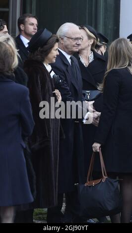 STOCCOLMA 2015-02-04 la regina Silvia e il re Carl Gustaf durante il funerale dell'industriale svedese Peter Wallenberg nella Chiesa di Katarina a Stoccolma, Svezia, 4 febbraio 2015. Foto: Anders Wiklund / TT Kod 10040 Foto Stock