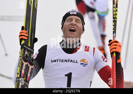 Bernhard Gruber, in Austria, reagisce dopo aver vinto la corsa individuale di 10 km durante il Nordic Combined Gundersen LH HS134/10,0 (K) ai Campionati mondiali di sci nordico 2015 della FIS a Falun, Svezia, 26 febbraio 2015. Foto: Anders Wiklund / TT ** SVEZIA FUORI ** Foto Stock