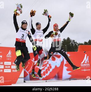 La medaglia d'argento Francois Braud (L) di Francia, la medaglia d'oro Bernhard Gruber d'Austria (C) e la medaglia di bronzo Johannes Rydzek (R) di Germania celebrano durante la cerimonia dei fiori dopo la corsa individuale di 10 km durante il Nordic Combined Gundersen LH HS134/10,0 (K) ai Campionati mondiali di sci nordico 2015 a Falun, Svezia, Febbraio 26, 2015. Foto: Anders Wiklund / TT ** SVEZIA FUORI ** Foto Stock