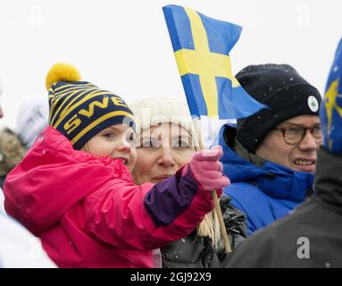 FALUN 2015-03-01 la Principessa Estelle insieme ad Anna Westling, sorella del Principe Daniele, si trova allo stand durante i Campionati mondiali di sci nordico di Falun, Svezia, 1 marzo 2015. Foto: Ulf Palm / TT / Kod 71515 ** BETALBILD **** Foto Stock