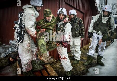 STOCCOLMA 20150316 Mark Morris è Â attore della compagnia di agenti ActionÂ “amputees in”. È stato volato dentro ad un'esercitazione della NATO nella Norvegia del Nord. - ho servito nelle Falklands ma non era dove ho perso la gamba, era in un incidente sul posto di lavoro. Ho avuto un contenitore sopra di me. La gamba doveva essere amputata, ma ora sono qui a lavorare così non era solo male, dice al giornale svedese Dagens Nyheter. Gli ultimi quattro anni sono stati inclusi nella scuderia britannica della società di agenti Â“amputees in ActionÂ”. Gli attori sono assunti per ottenere un tocco realistico durante gli esercizi militari. Foto: Magnus Hallgren Foto Stock