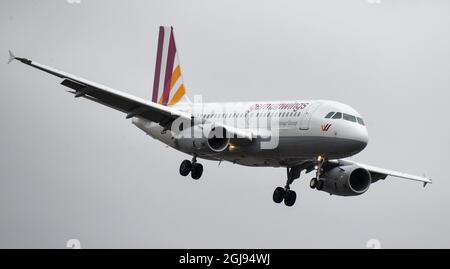 ARLANDA 2015-03-26 Un aereo Germanwings Airbus 319 sulla sua strada per atterrare dopo un volo da Amburgo all'aeroporto di Stoccolma Arlanda 26 marzo 2015. Foto: Johan Nilsson / TT / Codice 50090 Foto Stock