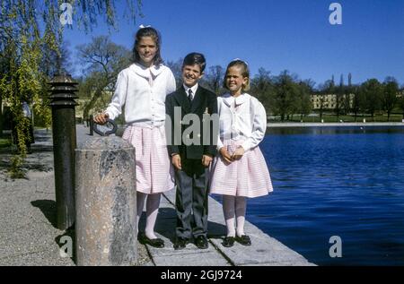 DROTTNINGHOLM 1990 Crown Princess Victoria, Prince Carl Philip e Princess Madeleine al Palazzo Drottningholm l'estate del 1990 Foto: Svenskt Pressfoto / TT / Kod: 20360 Foto Stock