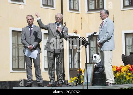 STOCCOLMA 2015-05-21 Re Carl Gustaf e la Principessa Vittoria hanno partecipato alla celebrazione del 20° anniversario dei parchi cittadini reali al Palazzo Ulriksdals di Stoccolma, Svezia, 21 maggio 2015. Foto: Fredrik Sandberg / TT / Kod 10080 Foto Stock