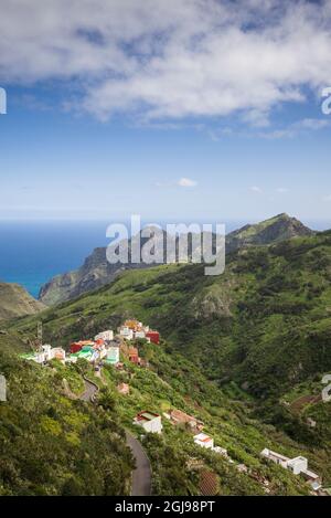 Spagna Isole Canarie Tenerife Island, nordest, Lomo de Las Bodegas, elevati vista villaggio Foto Stock