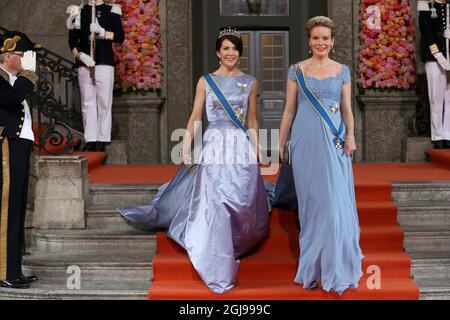 STOCCOLMA 20150613 Corona Principessa Maria di Danimarca e Regina Mathilde del Belgio dopo le nozze del Principe Carl Philip e della Principessa Sofia nella Chapple reale di Stoccolma, Svezia, 13 giugno 2015. Foto: Soren Andersson / TT Kod 1037 Foto Stock