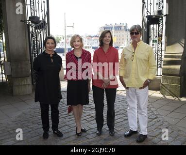 STOCCOLMA 2015-08-24 : i quattro figli di Ingrid BergmanÂ, Isabella Rossellini, Pia Lindstrom, Ingrid e Roberto Rossellini sono stati visti durante una conferenza stampa a Stoccolma, Svezia, 24 agosto 2015. I fratelli si recano a Stoccolma per la prima delle movieÂ “i am Ingrid” in occasione del 100° anniversario della nascita dell’attrice svedese Ingrid Bergman. Foto: Maja Suslin / TT / Kod 10300 Foto Stock