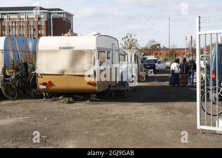 MALMO 2015-10-27 la polizia e le altre autorità hanno iniziato a evancare persone dal campo migrante di Malmo, Svezia, il 27 ottobre 2015. Nel campo vivono un paio di centinaia di migranti. Foto: Drago Prvulovic / TT / kod 70040 Foto Stock