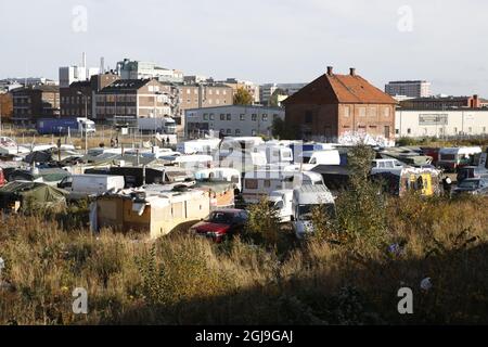 MALMO 2015-10-27 la polizia e le altre autorità hanno iniziato ad evancuatepeople dal campo migrante a Malmo, Svezia, 27 ottobre 2015. Nel campo vivono un paio di centinaia di migranti. Foto: Drago Prvulovic / TT / kod 70040 Foto Stock