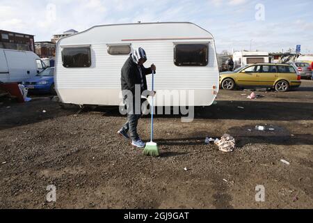 MALMO 2015-10-27 la polizia e le altre autorità hanno iniziato a evancare persone dal campo migrante di Malmo, Svezia, il 27 ottobre 2015. Nel campo vivono un paio di centinaia di migranti. Foto: Drago Prvulovic / TT / kod 70040 Foto Stock