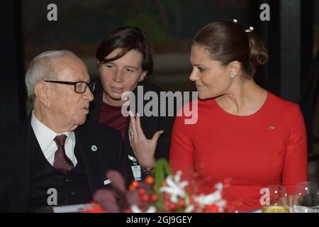 STOCCOLMA 2015-11-05 la Principessa Vittoria della Corona parla al Presidente della Tunisia, Beji CaÃ¯d Essebs, durante un pranzo al Municipio di Stoccolma, Svezia, 5 novembre 2015. Il Presidente tunisino è in visita di Stato in Svezia. Foto: Maja Suslin / TT Kod 10300 Foto Stock