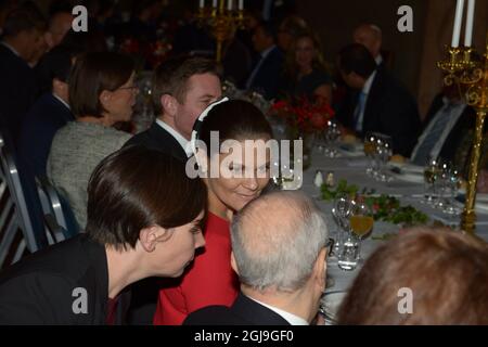 STOCCOLMA 2015-11-05 la Principessa Vittoria della Corona parla al Presidente della Tunisia, Beji CaÃ¯d Essebs, durante un pranzo al Municipio di Stoccolma, Svezia, 5 novembre 2015. Il Presidente tunisino è in visita di Stato in Svezia. Foto: Maja Suslin / TT Kod 10300 Foto Stock