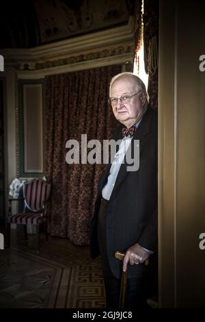 STOCCOLMA 2015-12-08 Angus Deaton, Dwight D. Eisenhower Professore di Economia e Affari internazionali presso la Woodrow Wilson School of Public and International Affairs e il Dipartimento di Economia dell'Università di Princeton, si vede in posa per la fotocamera durante un'intervista al quotidiano svedese Dagens Nyheter a Stoccolma, Svezia, 8 dicembre 2015. Il Professor Deaton reintende il premio Nobel per l'economia 2015. Foto: Anette Nantell / DN / TT / Kod: 3500 ** FUORI Svezia** Foto Stock