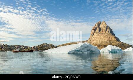 Città sull'isola di Uummannaq. Groenlandia, Danimarca. Foto Stock