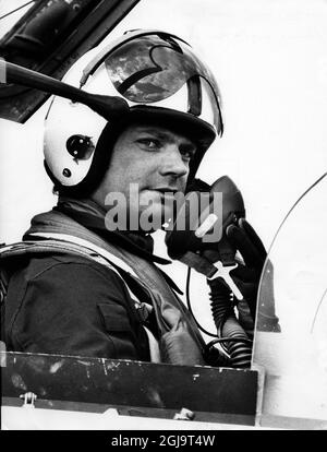 SATENAS 19740610 Kung Carl Gustaf Flyger Viggen. Foto SCANPIX Code 20360 ***ARKIVBILD*** il re svedese Carl XVI Gustaf festeggerà il suo settantesimo compleanno il 30 aprile 2016. Foto Stock