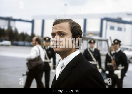 ARKIV STOCCOLMA 19721207. Kronprins Carl Gustaf i vit Slips i samband med prinessan Sibyllas begravning. Foto: SVT Bild / Kod: 5600 Sthlm nyheter o il re svedese Carl XVI Gustaf festeggerà il suo settantesimo compleanno il 30 aprile 2016. Foto Stock