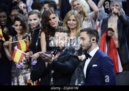 STOCCOLMA 2016-05-14 l'artista ospite Justin Timberlake e l'ospite Mans Zelmerlow parlano durante la finale del Concorso Eurovision Song alla Ericsson Globe Arena di Stoccolma, Svezia, 14 maggio 2016. Foto: Maja Suslin / TT / Kod 10300 ** SVEZIA FUORI ** Foto Stock