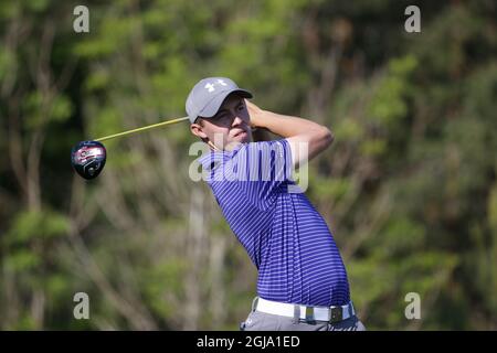 Matthew Fitzpatrick, in Inghilterra, si sfila in buca per dieci venerdì 3 giugno 2016 durante il secondo round al golf club di Bro Hof durante il torneo Nordea Masters. Foto Fredrik Persson / TT kod 75906 Foto Stock