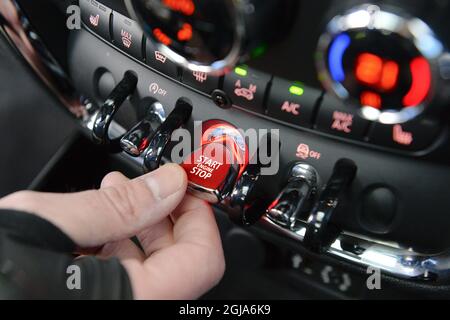 UPPSALA 2016-01-13 Mini Clubman Cooper D automat. Foto: Anders Wiklund / TT Kod 10040 auto, traffico, strada, strada, trasporto, comunicazione, cruscotto, comandi Foto Stock