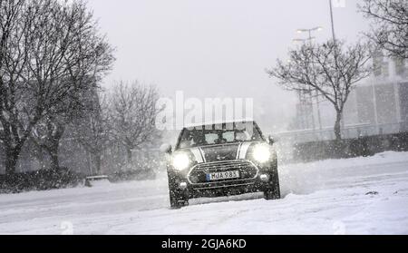 UPPSALA 2016-01-13 Mini Clubman Cooper D automat. Foto: Anders Wiklund / TT Kod 10040 auto, traffico, strada, strada, trasporto, comunicazione, Foto Stock