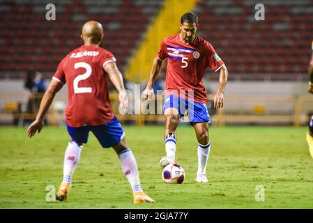 SAN JOSE, Costa Rica: Ricardo Blanco (L) e Celso Borges (R) del Costa Rica durante la partita di pareggio 1-1 tra Costa Rica e Giamaica nel CONCACACAF F F. Foto Stock