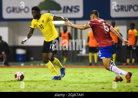 SAN JOSE, Costa Rica: Shamar Nicholson di Giamaica (L) e Oscar Duarte di Costa Rica (R) durante il 1-1 pesca gioco tra Costa Rica e Giamaica in Th Foto Stock