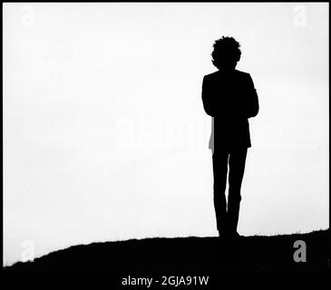 -FILE- il cantante e poeta rock statunitense Bob Dylan si è levato in piedi su un lavoro al seno del Castello di Kronborg a Elsinore, Danimarca, nella prima settimana di maggio 1966. Il Castello di Kronborg è il luogo in cui si dice abbia avuto luogo la storia di Hamlet. Dylan è 'ilhouetted dal mare ' (uomo di Tambourine) cioè Oresund. Dylan ha tenuto un concerto al KB-Hallen a Copenaghen il 1° maggio. Foto Bjorn Larsson Ask / SCANPIX / kod 3022 BETALBILD Foto Stock