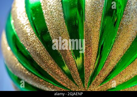 Ornamento di Natale verde e oro Foto Stock