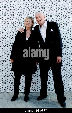 Il famoso fotografo di Swedenâ, Lennart Nilsson, ha compiuto 94 anni. STOCCOLMA 20100520 - Fotografen Lennart Nilsson med hustrun Catharina vid oppnandet av Fotogrofiska, Stockholms ny fotogrofiska museo. Lennart Nilsons fotografa ingar i premiarutstallningen Foto: Olle Sporrong / XP / SCANPIX / Kod: 7112 ** OUT AFTONBLADET ** Foto Stock