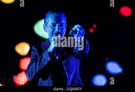 STOCCOLMA 20170505 David Gahan di Depeche Mode ha iniziato il loro tour europeo con un conserte alla Friends Arena di Stoccolma venerdì 5 maggio 2017. Foto Marcus Ericsson / TT kod 11470 Foto Stock