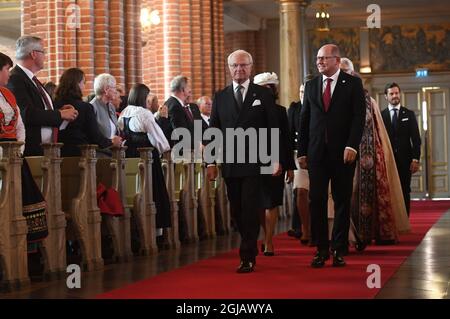 STOCCOLMA 2017-09-12 Re Carl Gustaf e Presidente del Parlamento, Urban Ahlin sono visti alla Grande Cattedrale durante un servizio di chiesa in relazione al Parlamento apertura 2017 a Stoccolma, Svezia Martedì. Foto: Fredrik Sandberg / TT Kod 10080 Foto Stock