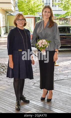 STOCCOLMA 2017-09-13 la Principessa Madeleine è vista arrivare ad un incontro nell'organizzazione My Special Day presso il parco divertimenti Grona Lund di Stoccolma il mercoledì. Il mio giorno speciale è un'organizzazione non governativa svedese senza scopo di lucro, che concede auguri ai bambini e agli adolescenti svedesi di 4-18 anni, con gravi malattie e diagnosi per le quali la Principessa è patrona. A sinistra Segretario Generale Hélène Benno Foto: Jonas Ekstromer / TT / kod 10030 Foto Stock