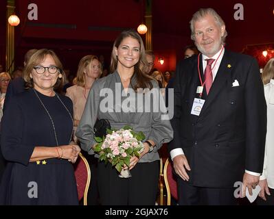 STOCCOLMA 2017-09-13 la Principessa Madeleine è vista arrivare ad un incontro nell'organizzazione My Special Day presso il parco divertimenti Grona Lund di Stoccolma il mercoledì. Il mio giorno speciale è un'organizzazione non governativa svedese senza scopo di lucro, che concede auguri ai bambini e agli adolescenti svedesi di 4-18 anni, con gravi malattie e diagnosi per le quali la Principessa è patrona. A sinistra il Segretario Generale Hélène Benno e la Cattedra Biorn Riese. Foto: Jonas Ekstromer / TT / kod 10030 Foto Stock