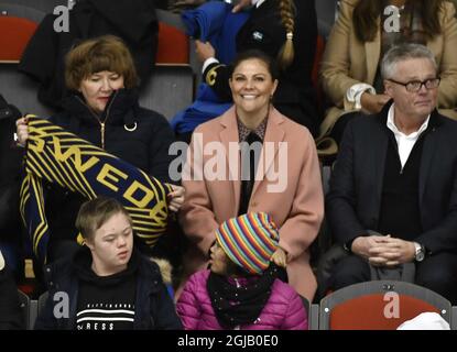 OSTERSUND 2017-10-13 Crown Princess Victoria ha partecipato venerdì alla partita di hockey su ghiaccio para tra Svezia e Repubblica Ceca a Ostersund Svezia. Foto Robert Henriksson / TT kod 11393 Foto Stock