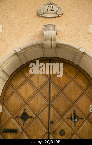 STOCCOLMA 20171114 esterno delle case lungo la via Tysta gatan (la strada silenziosa) situato nella parte esclusiva di Ostermalm di Stoccolma, Svezia. Katarina Martinsson, amico della Principessa Madeleine, ha acquistato una casa per 125 000 euro in questa strada. Il venditore è aller Media. L'albergo è la casa più costosa della Svezia. Foto Hossein Salmanzadeh / TT Kod 11860 Foto Stock