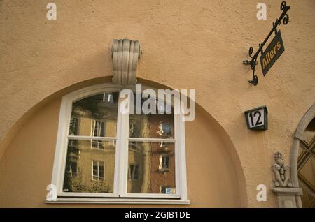 STOCCOLMA 20171114 esterno delle case lungo la via Tysta gatan (la strada silenziosa) situato nella parte esclusiva di Ostermalm di Stoccolma, Svezia. Katarina Martinsson, amico della Principessa Madeleine, ha acquistato una casa per 125 000 euro in questa strada. Il venditore è aller Media. L'albergo è la casa più costosa della Svezia. Foto Hossein Salmanzadeh / TT Kod 11860 Foto Stock
