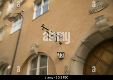 STOCCOLMA 20171114 esterno delle case lungo la via Tysta gatan (la strada silenziosa) situato nella parte esclusiva di Ostermalm di Stoccolma, Svezia. Katarina Martinsson, amico della Principessa Madeleine, ha acquistato una casa per 125 000 euro in questa strada. Il venditore è aller Media. L'albergo è la casa più costosa della Svezia. Foto Hossein Salmanzadeh / TT Kod 11860 Foto Stock