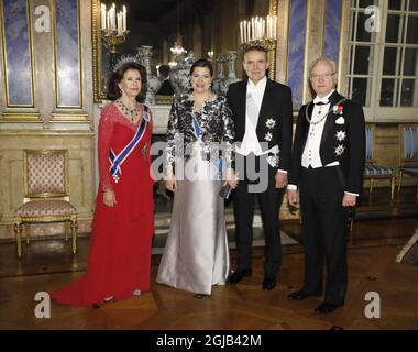 STOCCOLMA 20180117 la regina svedese Silvia (L-R), la prima signora islandese Eliza Jean Reid, il presidente islandese GuÃ°ni JÃ³hannesson e il re svedese Carl Gustaf posano per una foto prima di un banchetto al palazzo reale di Stoccolma. La coppia presidenziale si trova in Svezia per una visita statale di tre giorni. Foto: Christine Olsson / TT / code 10430 Foto Stock