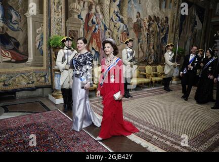 STOCCOLMA 20180117 la regina svedese Silvia e la prima signora islandese Eliza Jean Reid, arrivano per un banchetto al palazzo reale di Stoccolma. La coppia presidenziale si trova in Svezia per una visita statale di tre giorni. Foto: Christine Olsson / TT / code 10430 Foto Stock