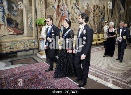 STOCCOLMA 20180117 il principe svedese Daniel, la principessa Sofia e il principe Carl Philip arrivano per un banchetto al palazzo reale di Stoccolma. La coppia presidenziale si trova in Svezia per una visita statale di tre giorni. Foto: Christine Olsson / TT / code 10430 Foto Stock