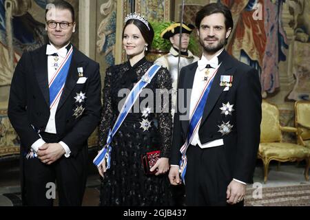 STOCCOLMA 20180117 il principe svedese Daniel, la principessa Sofia e il principe Carl Philip arrivano per un banchetto al palazzo reale di Stoccolma. La coppia presidenziale si trova in Svezia per una visita statale di tre giorni. Foto: Christine Olsson / TT / code 10430 Foto Stock