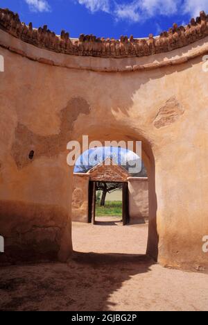 Porta della cappella mortuaria, Tumacori National Historic Park, Arizona, Stati Uniti. Foto Stock