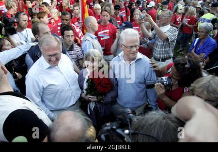 VISBY 20060702 Lisset Palme vedova del primo ministro svedese assassinato Olof Palme è morto 87 anni. Qui insieme a due ex primi ministri Goran Persson e Ingvar Carlsson Foto: Pontus Lundahl / SCANPIX / Kod: 10050 Foto Stock