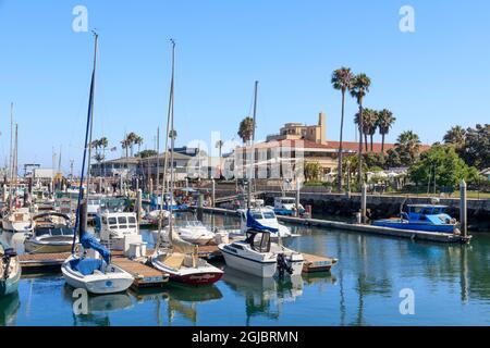 USA, California, Santa Barbara. Lungomare e Museo marittimo di Santa Barbara. (Solo per uso editoriale) Foto Stock