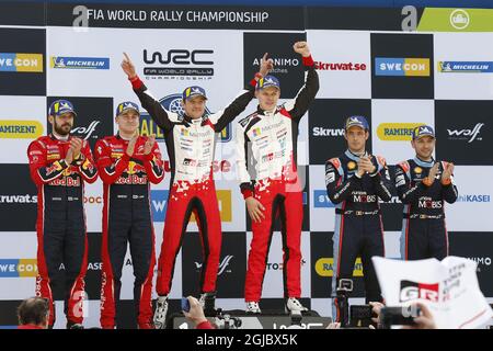 Il vincitore Ott Tanak Martin Jarveoja Estonia (C) si è piazzato secondo Esaekka Lappi/Janne Ferm, Finlandia (L) e terzo posto Thierry Neuville/Nicolas Gilsoul del Belgio (R) al Rally Svezia del FIA World Rally Championship 2019, in Svezia, 17 febbraio 2019. Foto: Micke Fransson/TT kod 61460 Foto Stock