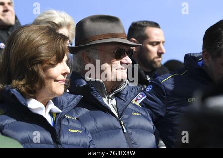 SEEFELD 20190223 la regina svedese Silvia e il re Carl Gustaf al FIS Nordic World Ski Championships 2019 di Seefeld., Austria. Foto Fredrik Sandberg / TT kod 10080 *** Foto Stock