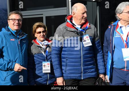 Il re Harald e la regina Sonja di Norvegia sono visti ai Campionati Mondiali di Sci di Seefeld, Austria martedì 26 febbraio 2019. Foto Fredrik Sandberg / TT kod 10080 Foto Stock