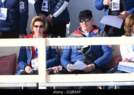 Il re Harald e la regina Sonja di Norvegia sono visti ai Campionati Mondiali di Sci di Seefeld, Austria martedì 26 febbraio 2019. Foto Fredrik Sandberg / TT kod 10080 Foto Stock